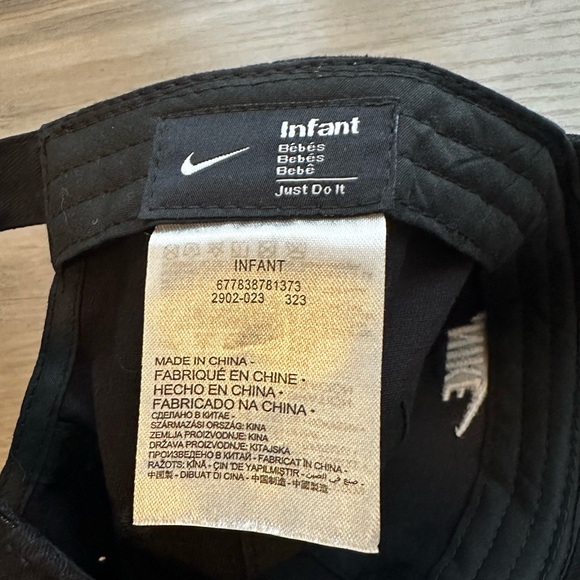 Nike infant black cap - Picture 2 of 3